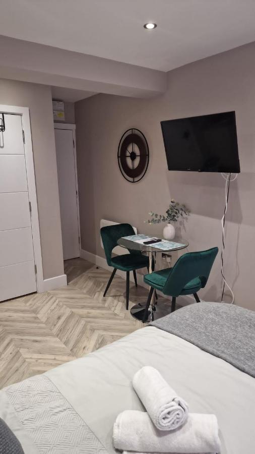 Cambridge Suites Хармондсворт Экстерьер фото