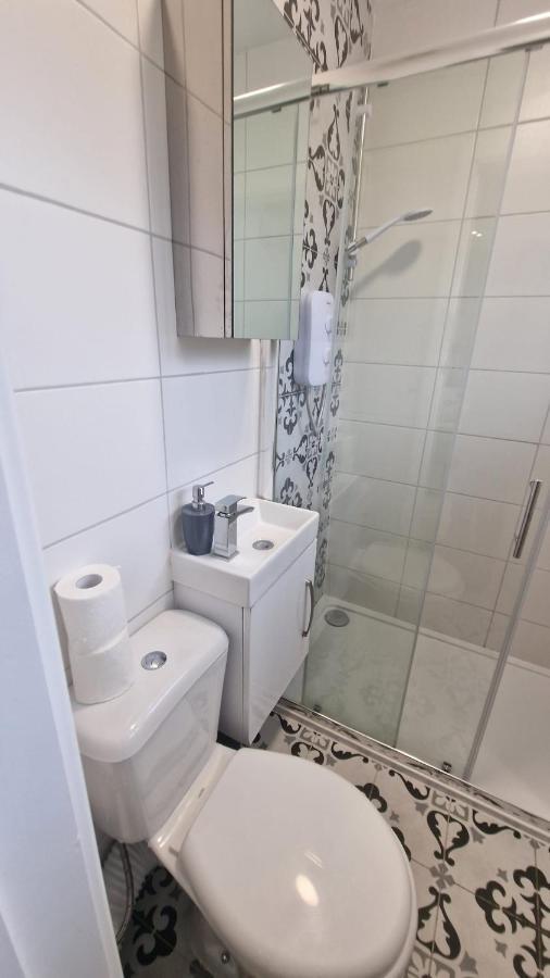 Cambridge Suites Хармондсворт Экстерьер фото