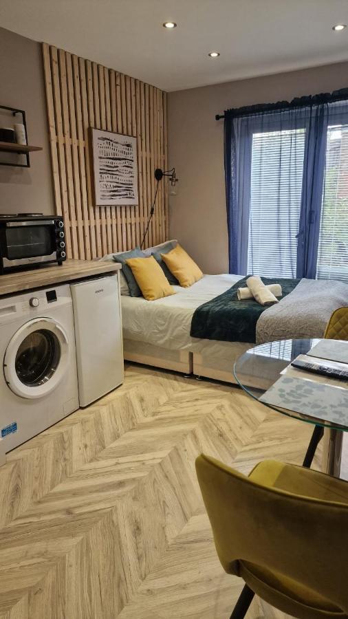 Cambridge Suites Хармондсворт Экстерьер фото