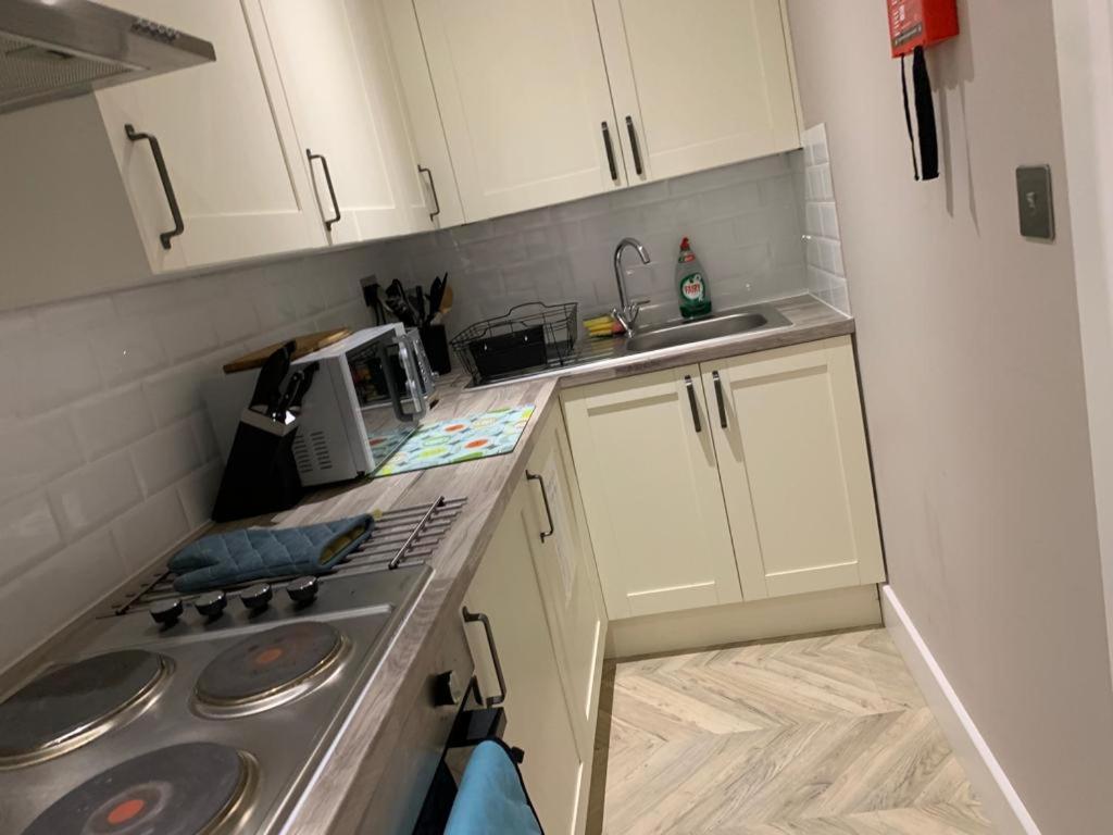 Cambridge Suites Хармондсворт Экстерьер фото